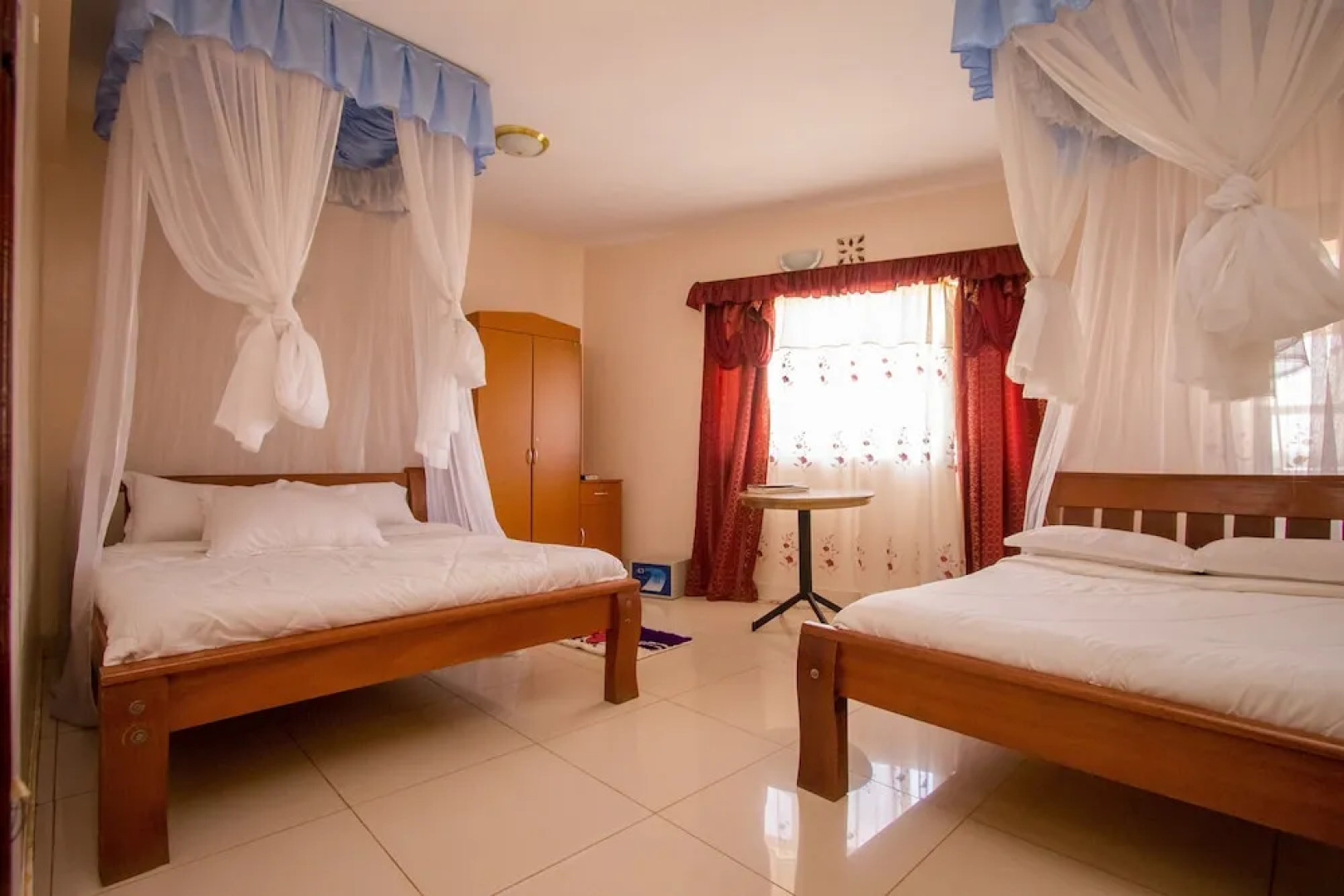 Dans Hotel