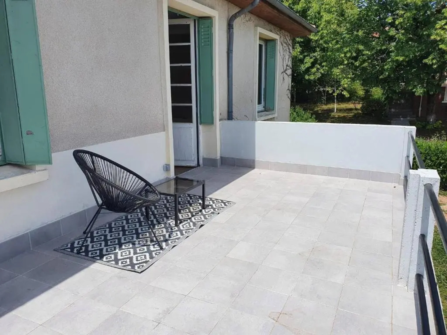 Big summer house in the charming village of Meyssac