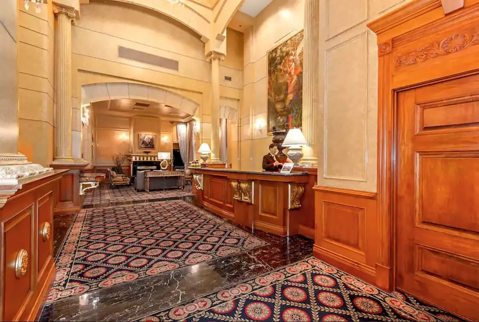 Boutique Downtown Suites - Privately owned