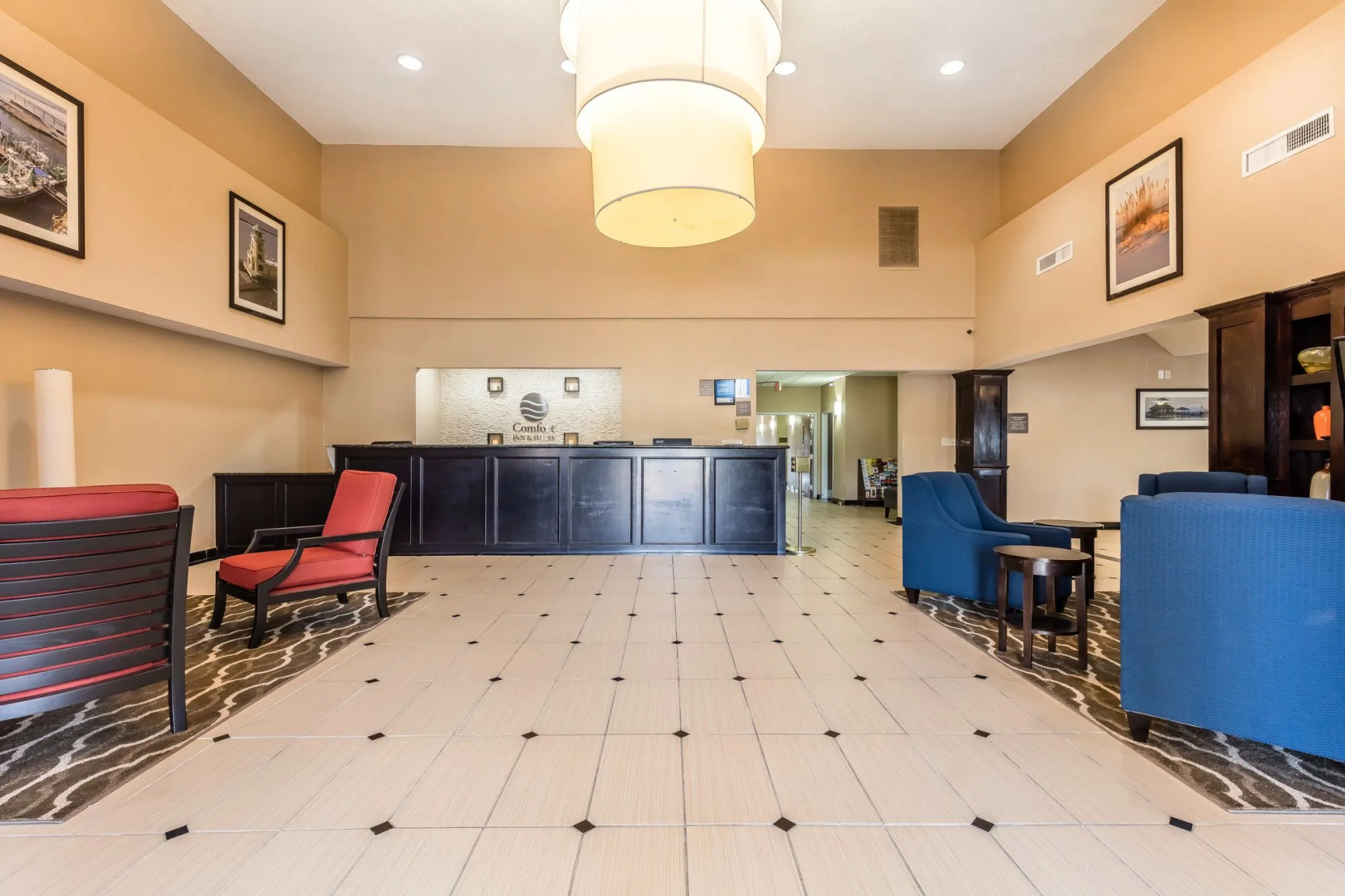 Magnolia Bay Hotel & Suites