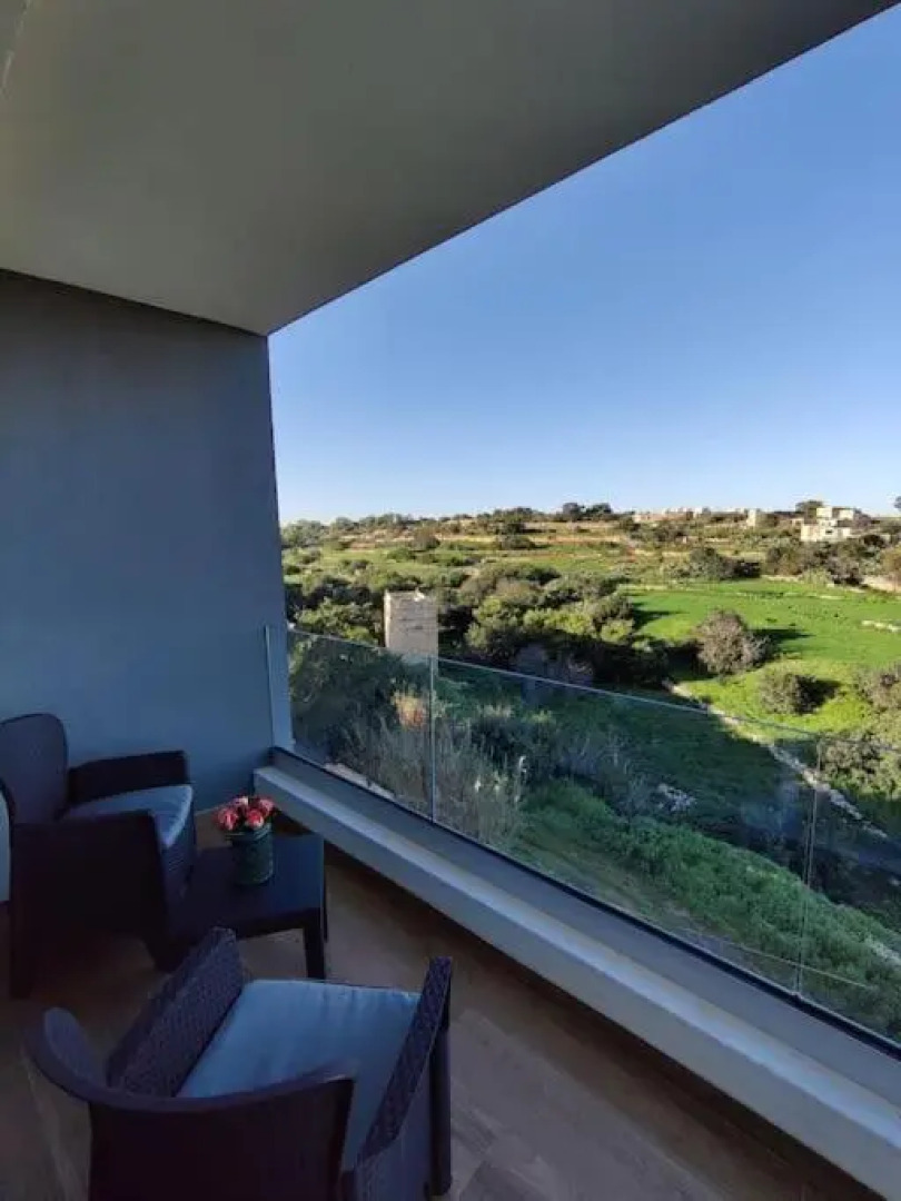 Luxurious 2 bedroom apartment with country view