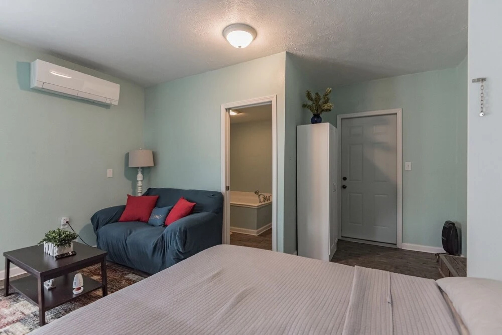 Quiet And Comfy Studio Apartment In South Bend, Minutes From Notre Dame! Pet Friendly! Apts