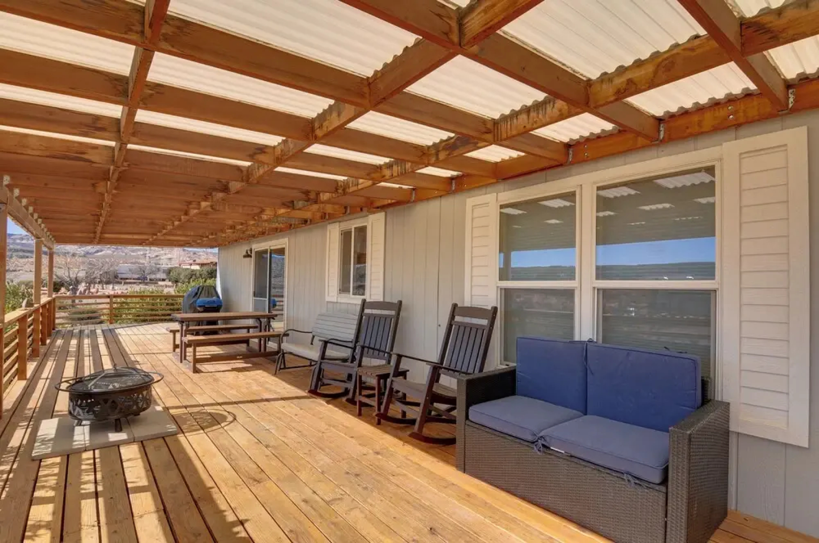 13 Mi to Lake Powell: Mtn-view Home w/ Deck & BBQ