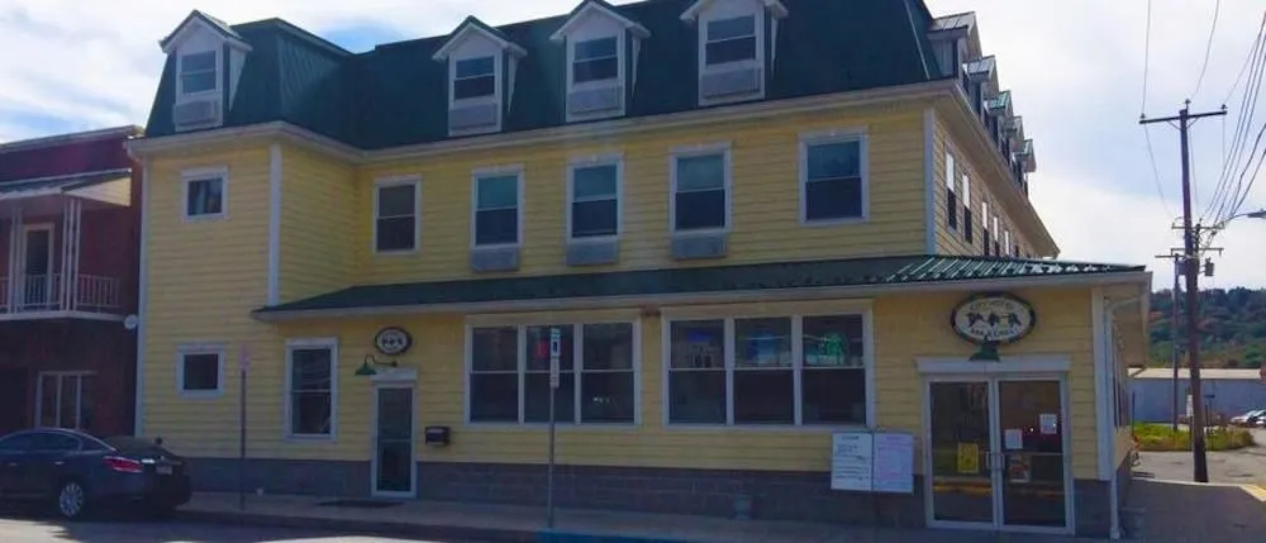 The City Hotel Bar & Grill