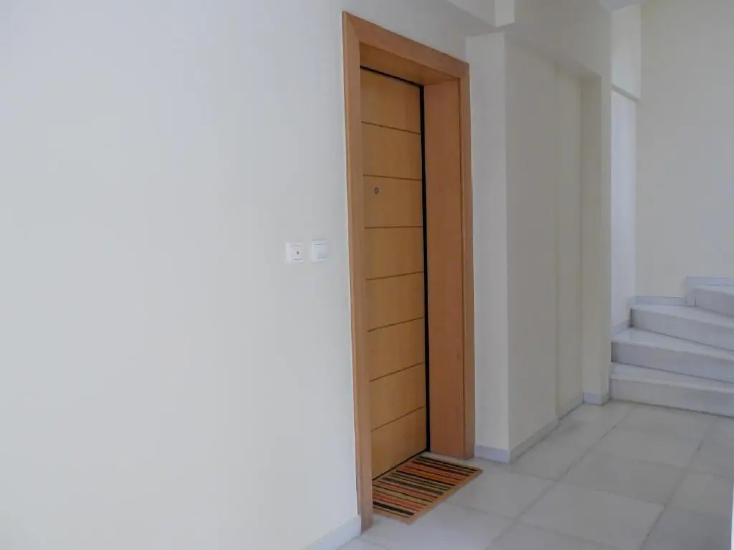 Garden Apartment next to the Mall -Private Parking