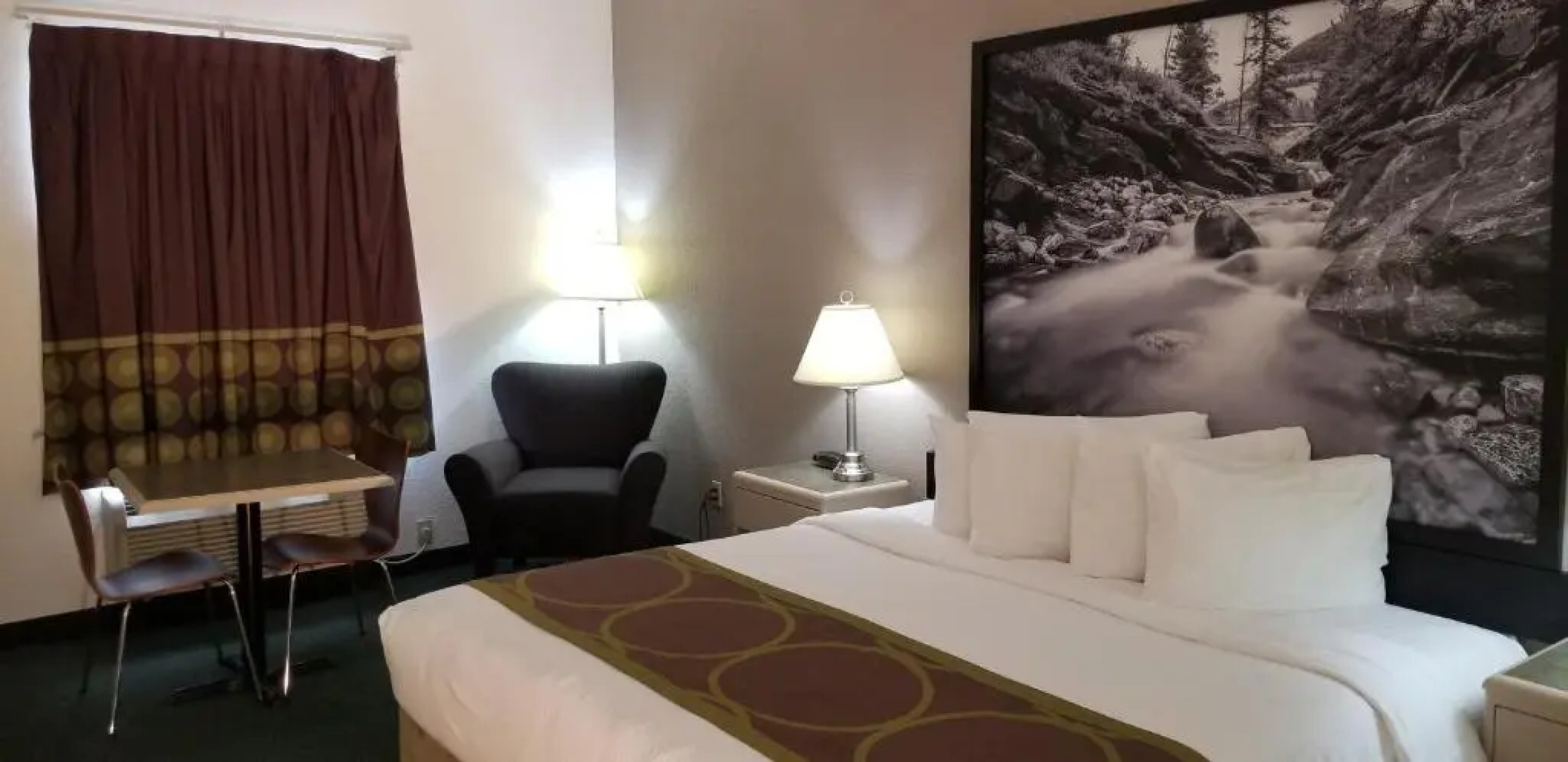 Super 8 Pincher Creek AB