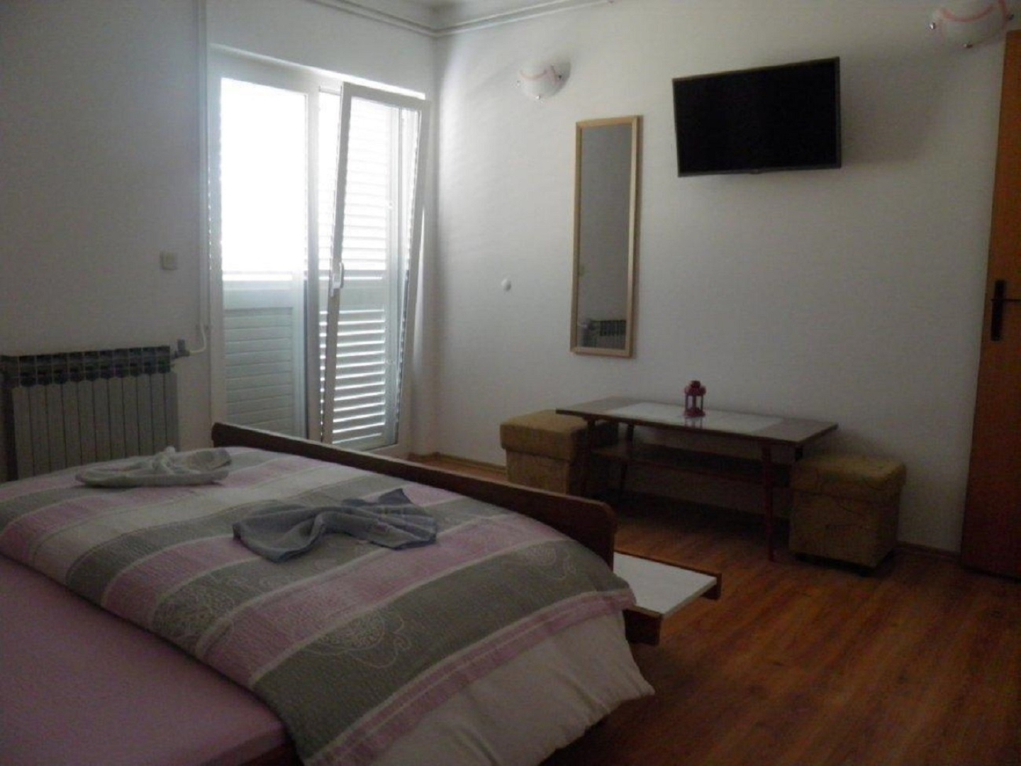 Apartment Angela -  with beautiful courtyard: A1 Brela, Riviera Makarska