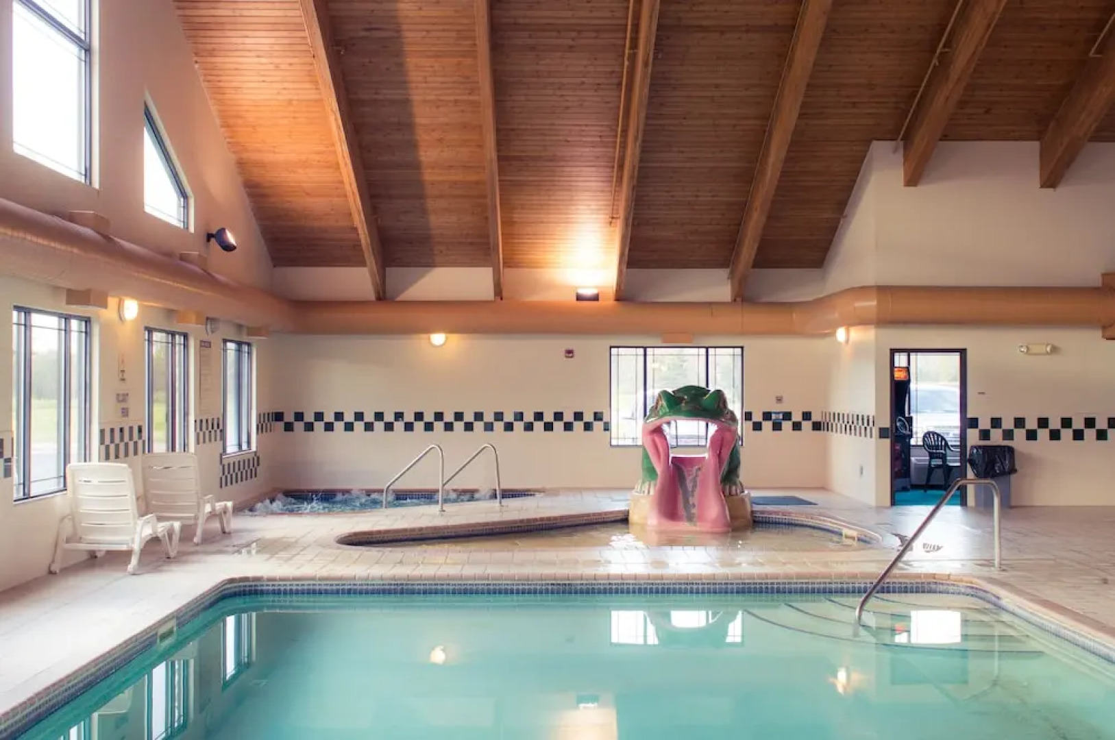 White Oak Inn & Suites