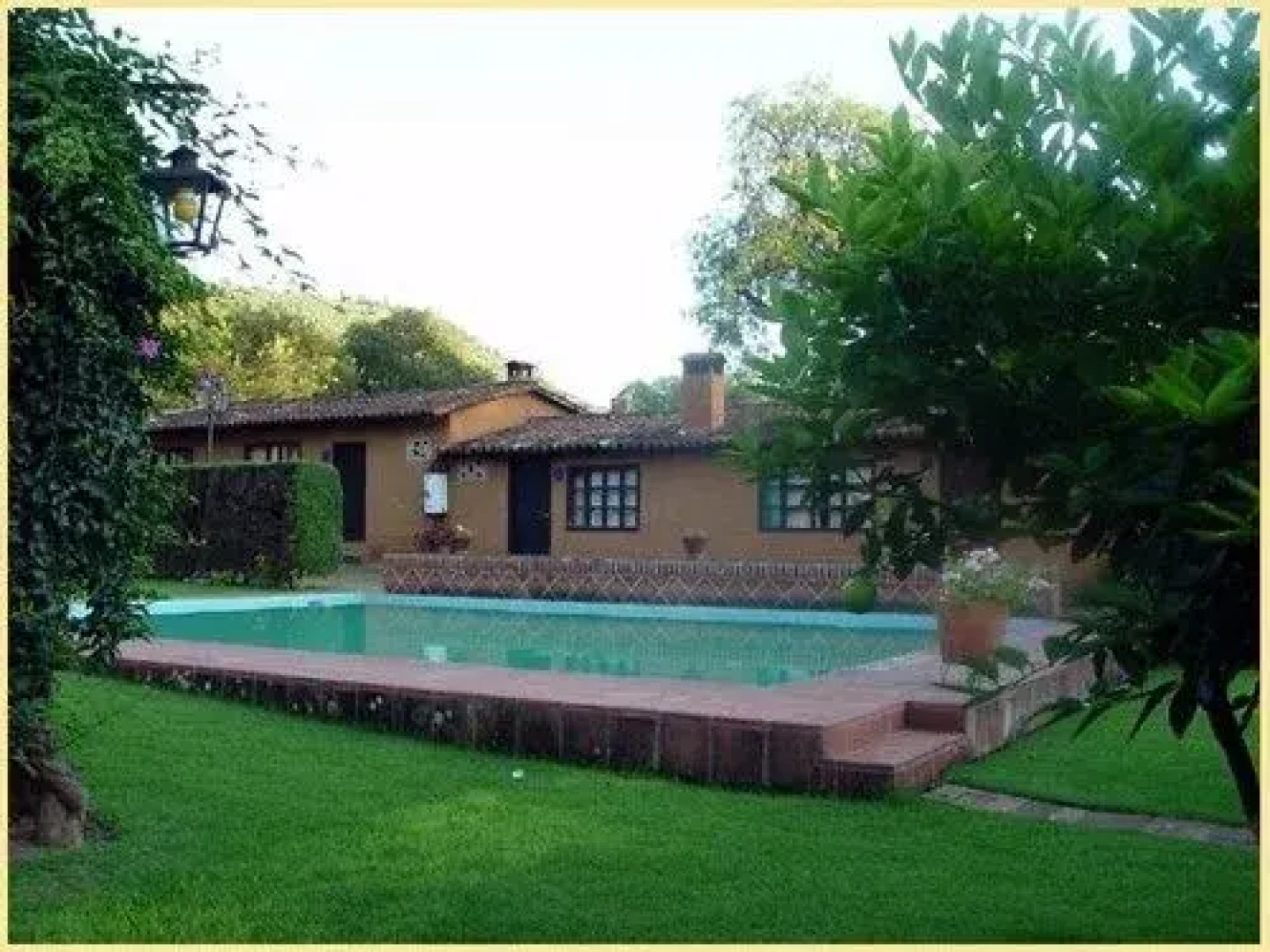 Villa Patzcuaro Garden Hotel & RV Park