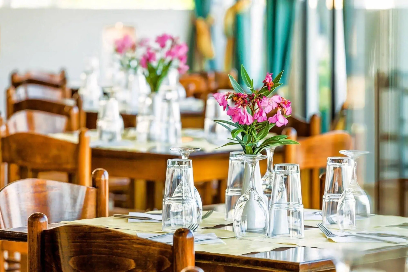 Xenios Dolphin Beach Hotel