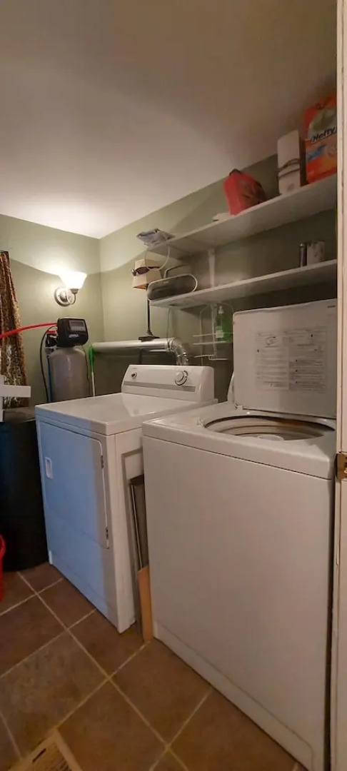 Kozy Cove Cabin - 1 Block to Lake Boat Launch - Covered Boat Parking - Lake Fun