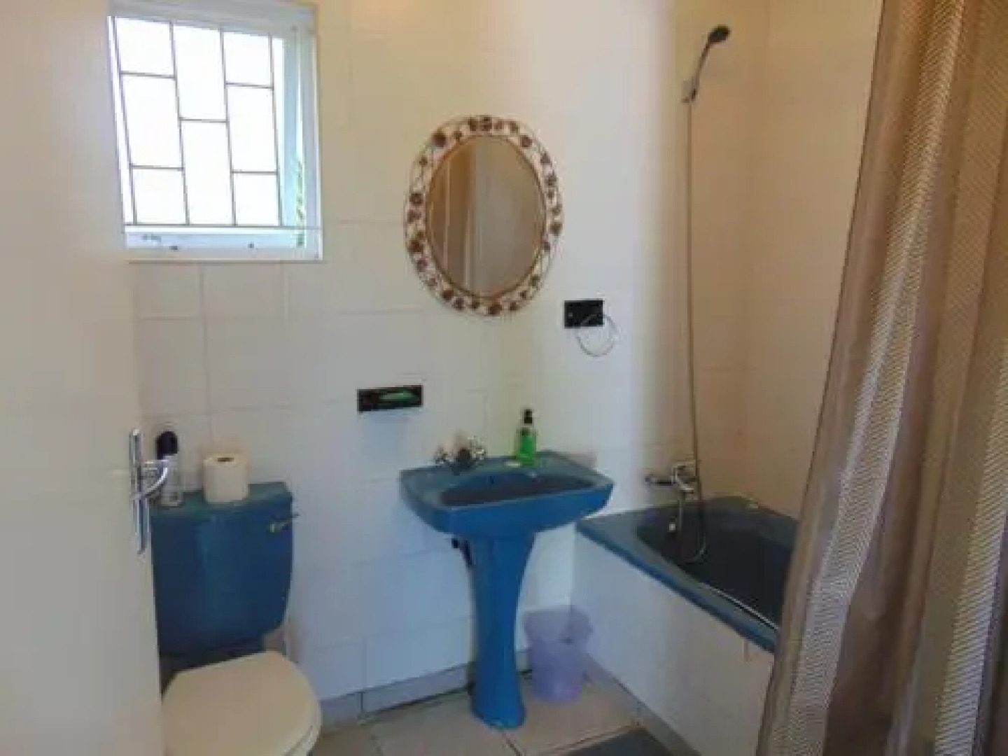 Airport Beach Backpackers