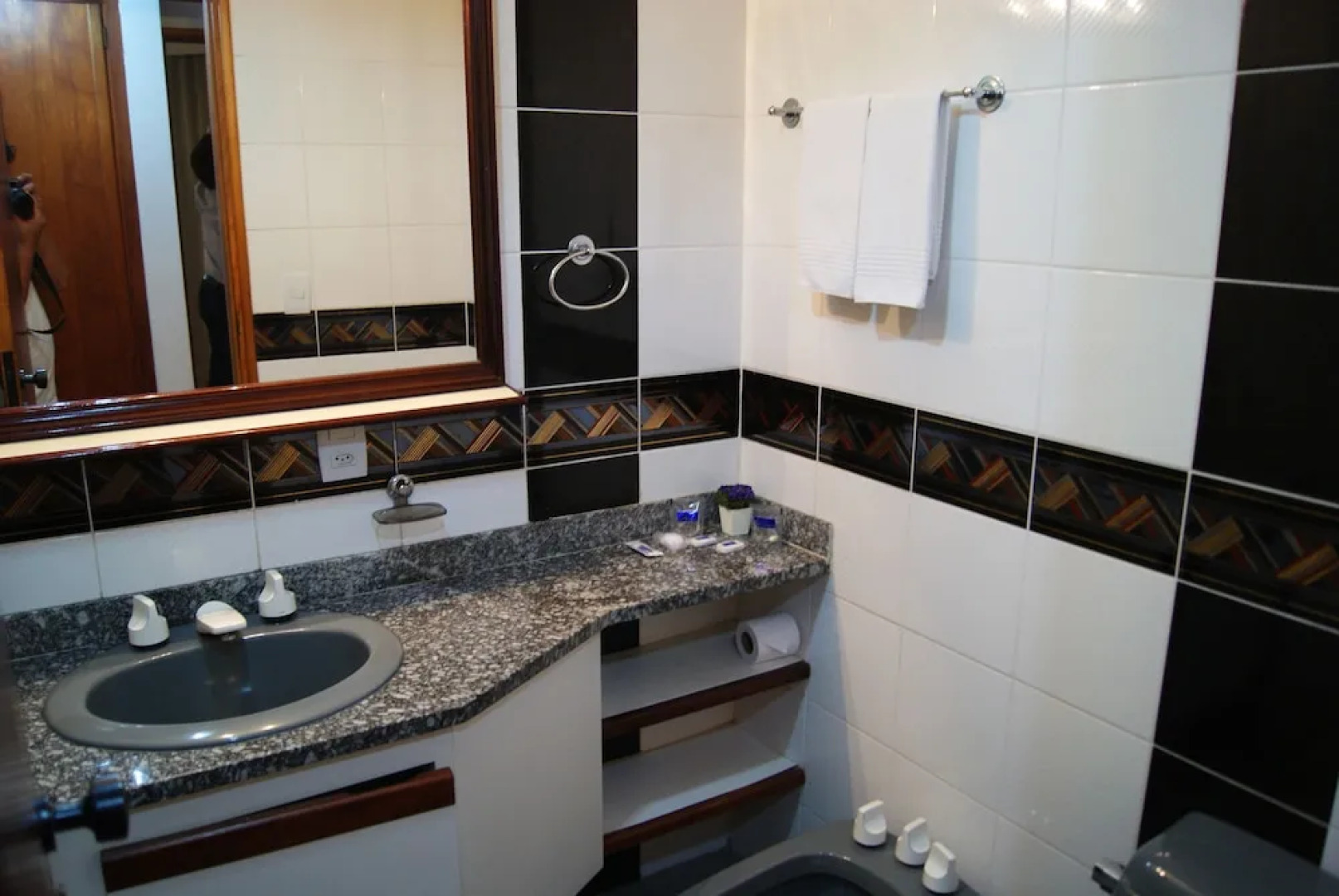 L Hirondelle Apart Hotel