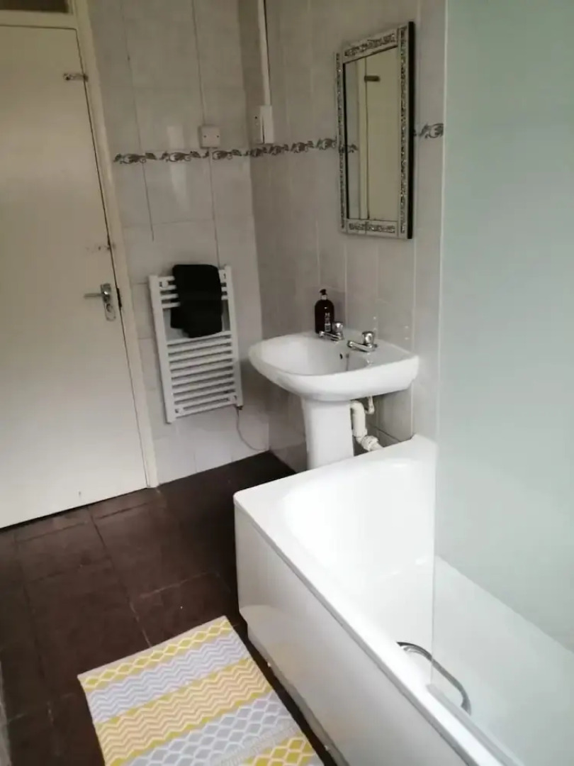 Gatwick Apartments, Direct Link to London