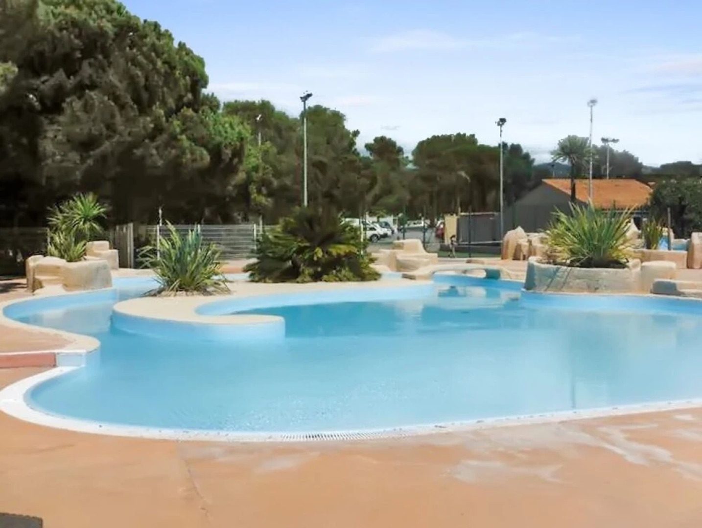 Bungalow With 2 Bedrooms in Puget-sur-argens, With Pool Access and Fur