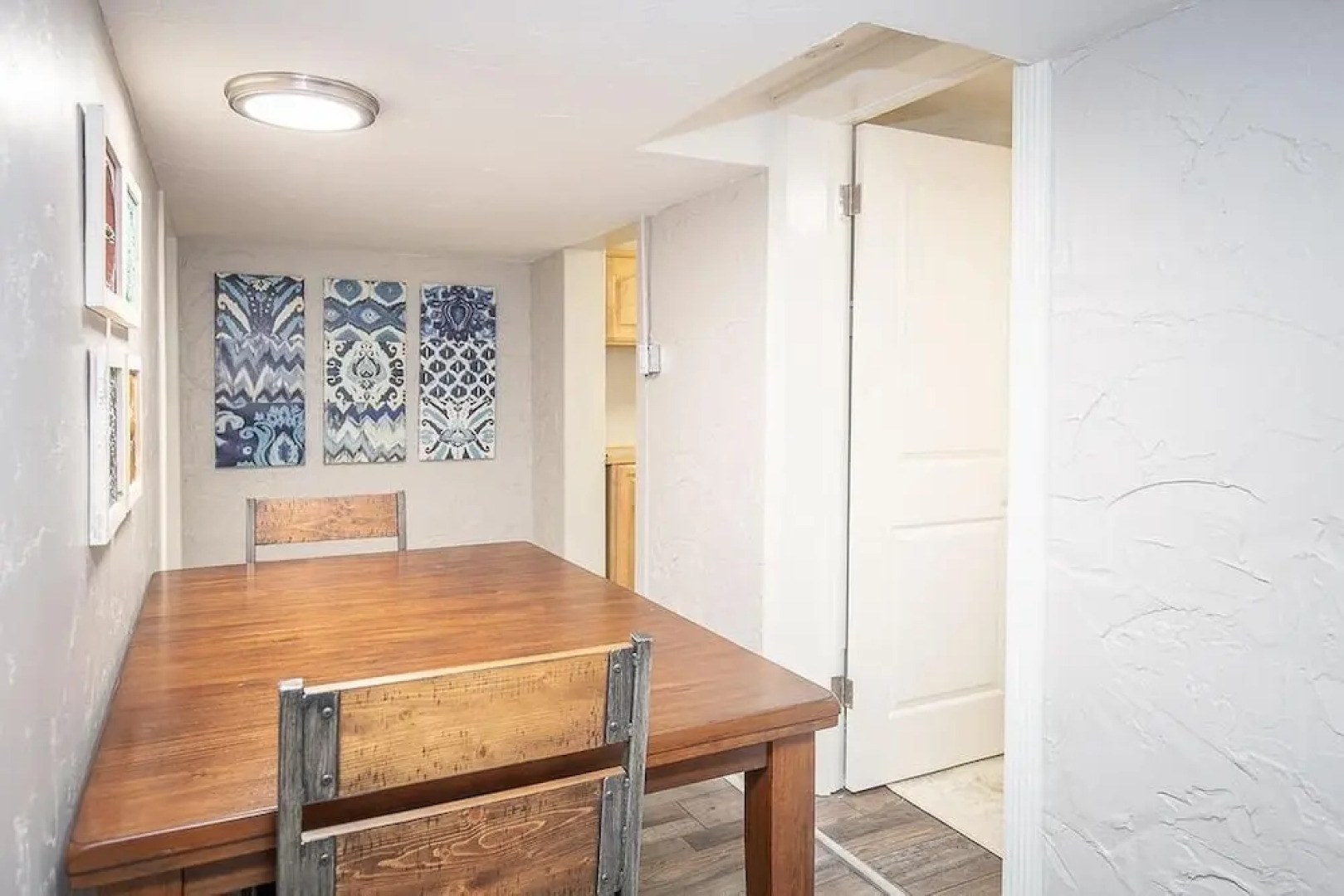 Cozy Retreat | Walk to UNC | FREE Cruiser Bikes