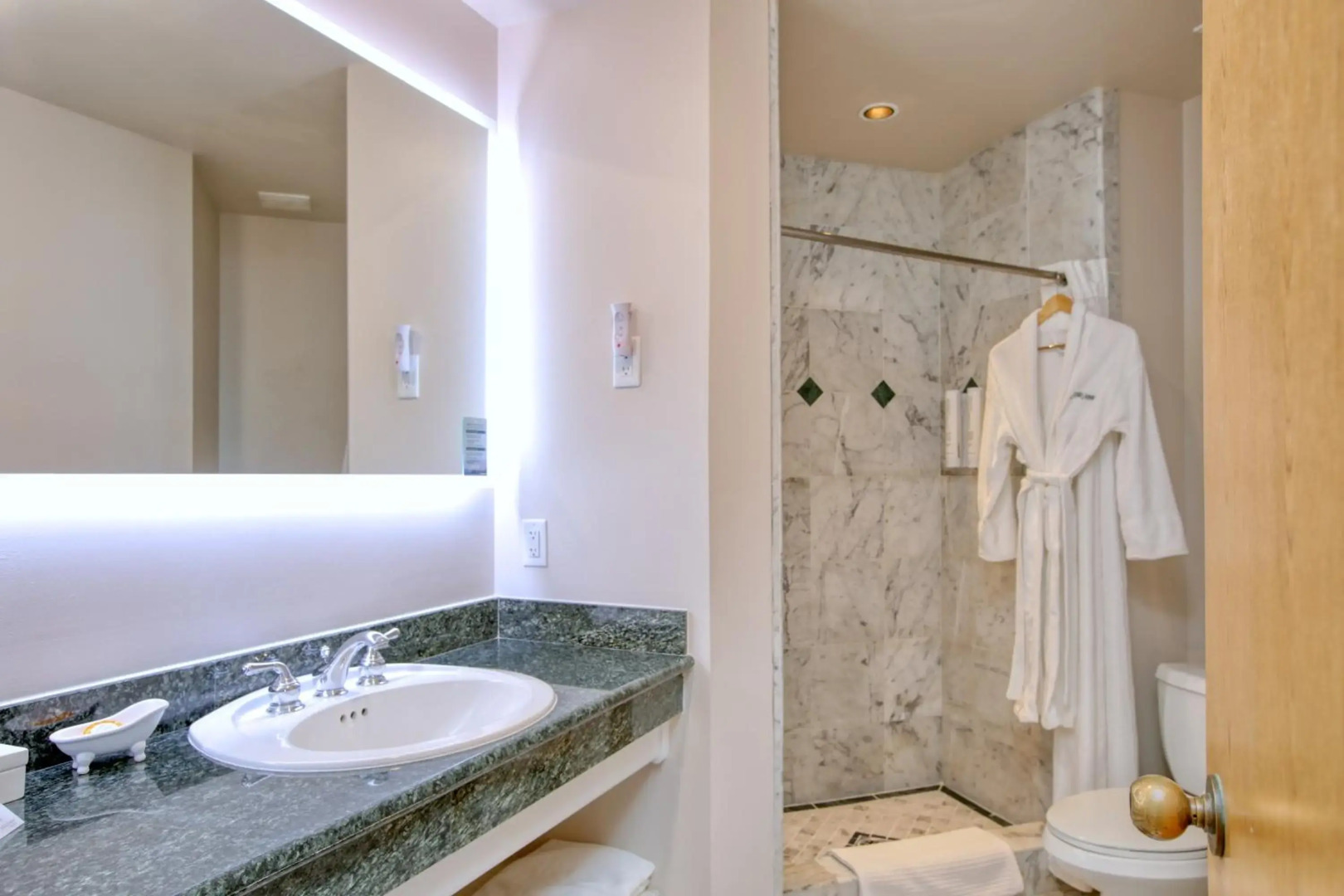 SeaVenture Beach Hotel