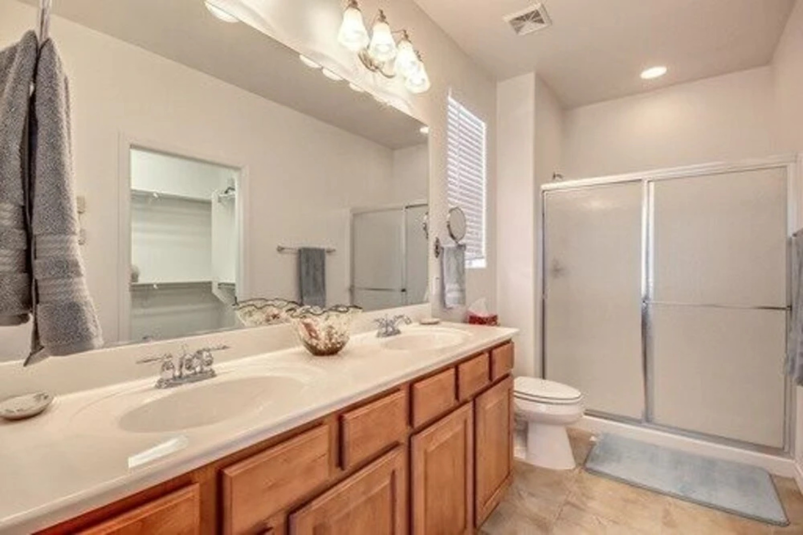 Twin Peaks - 2 Br home by RedAwning