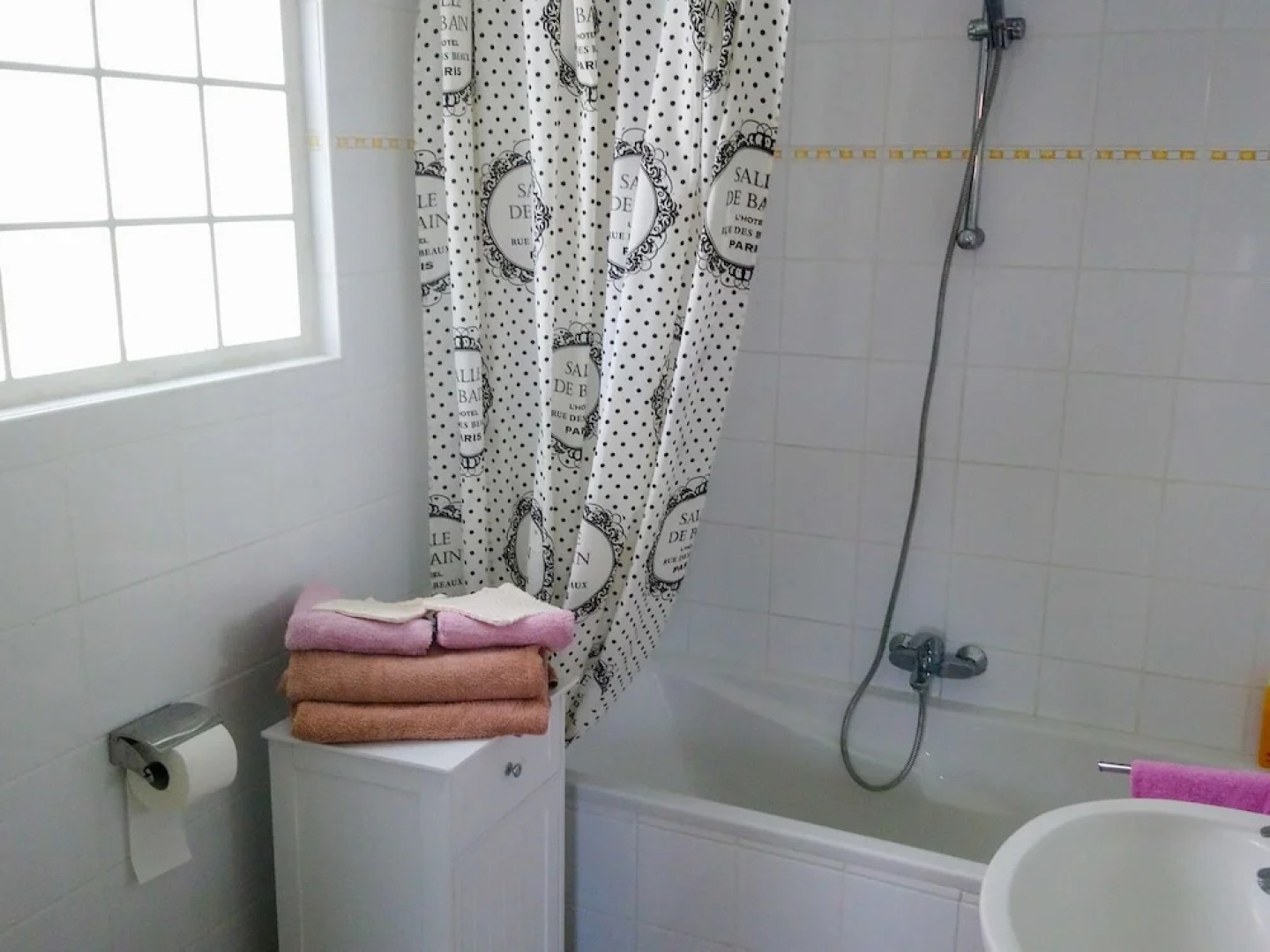 Attractive Villa on Exclusive Family Park With Swimming Pool in Peaceful Setting