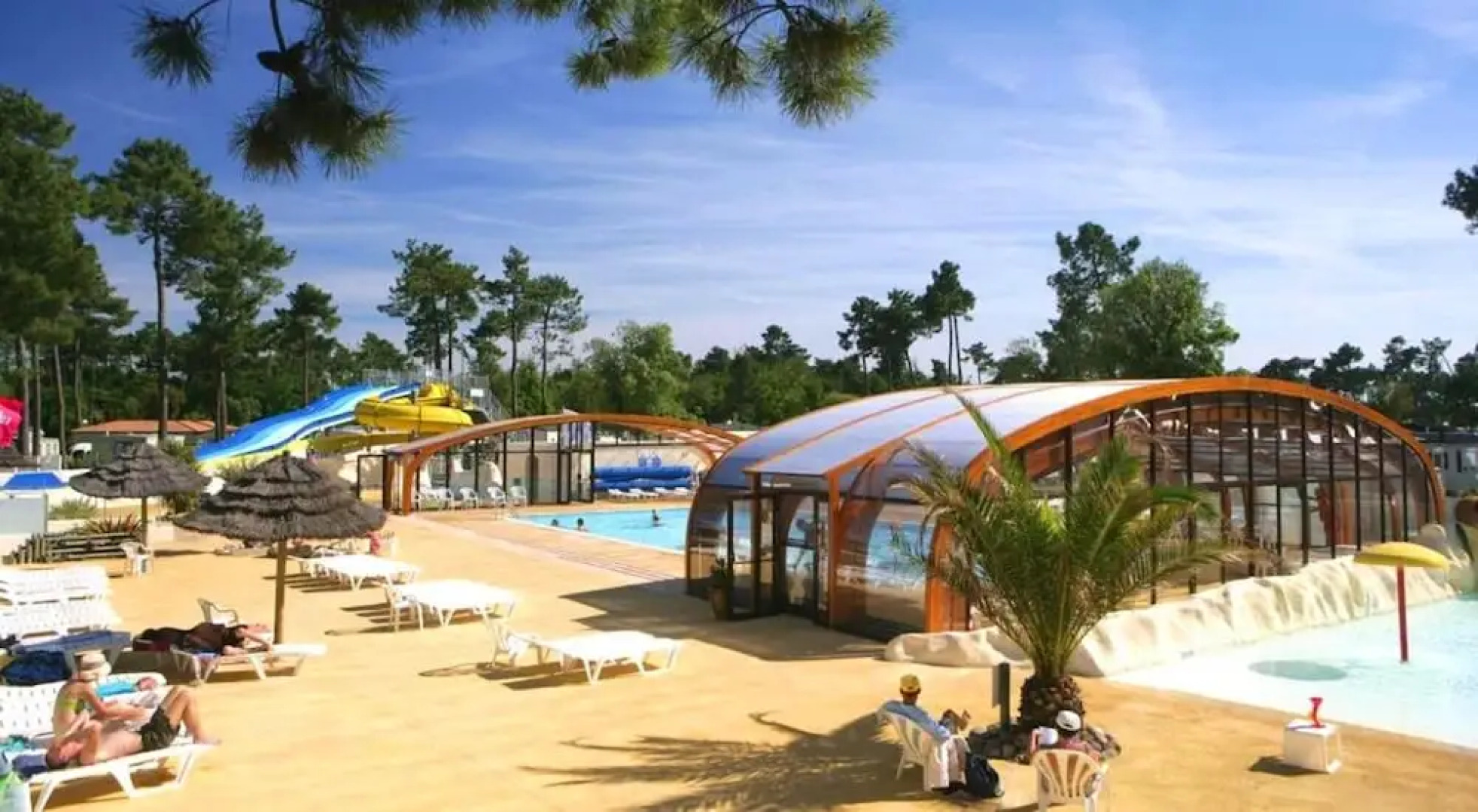 Bungalow with 4 Bedrooms in la Tremblade, with Pool Access And Furnished Terrace - 1 Km From the Beach