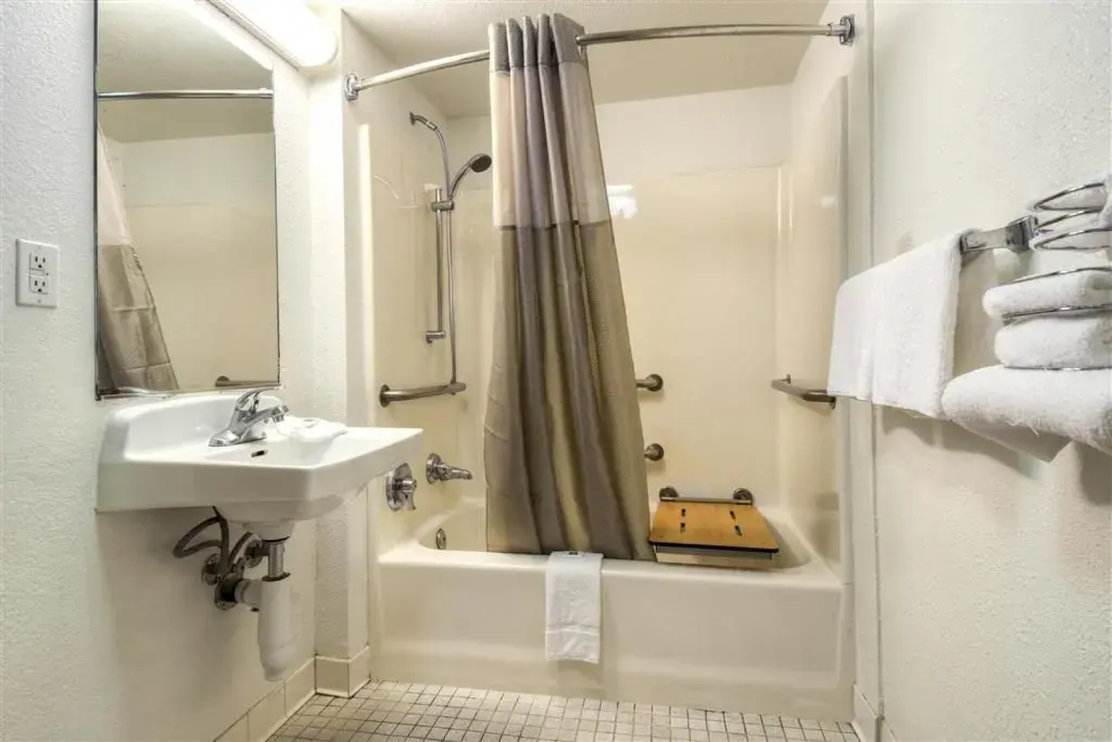Motel 6 Carlsbad Downtown