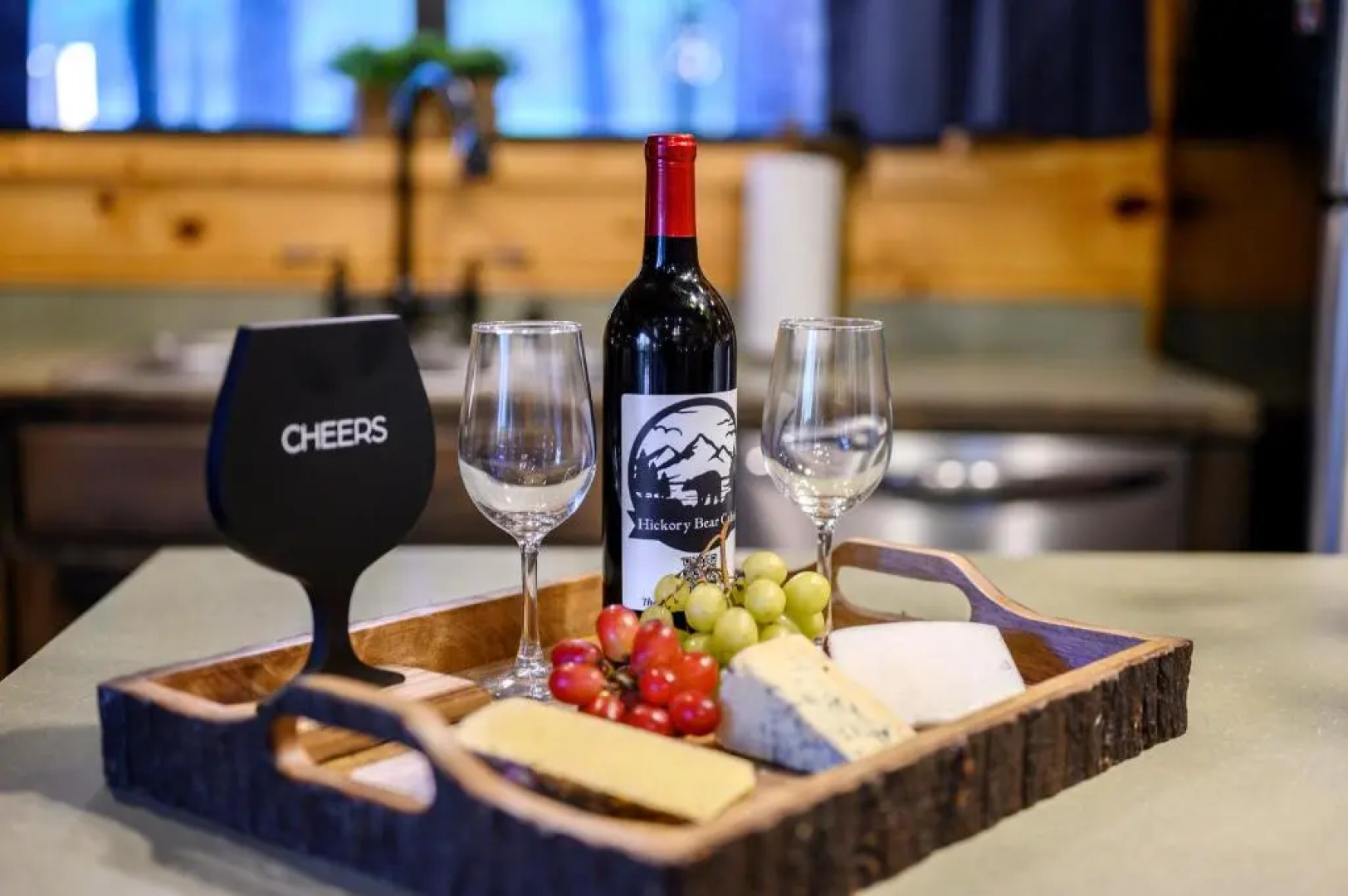 Hickory Bear - Secluded Cabin, Sleeps 10, New Hot Tub, Fire Pit, Arcade, Foosball Table & Deck Slide