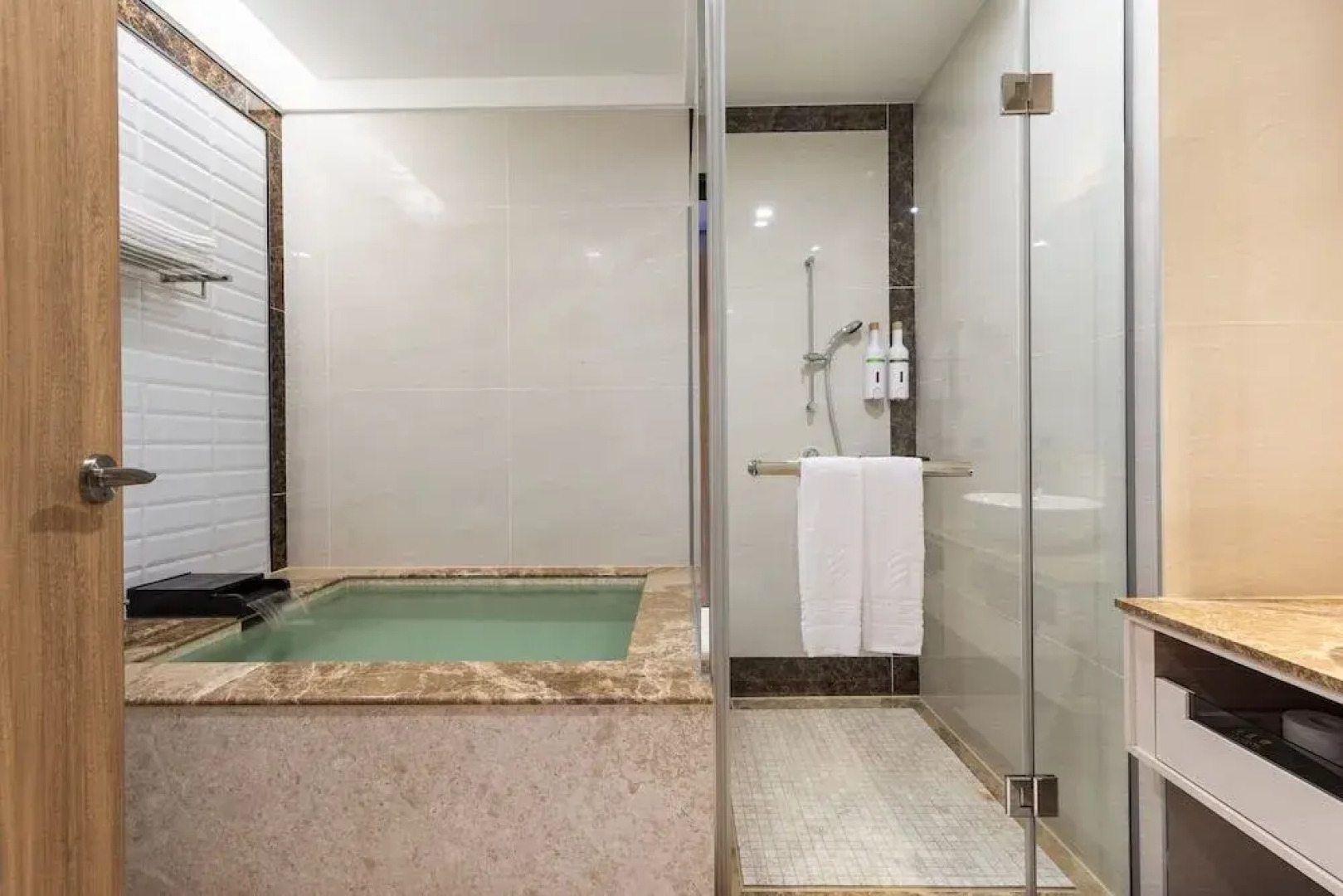 Chungtang Spring Flagship Hotel