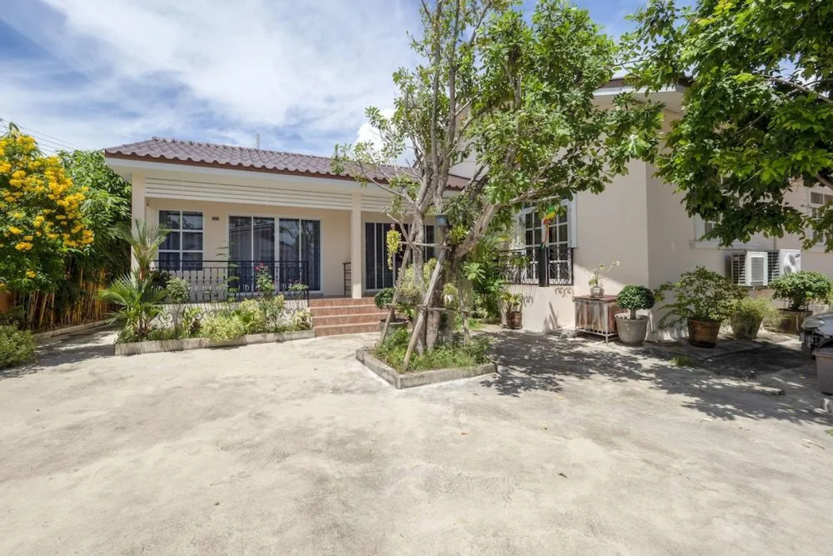 Home And Garden Resort by Oyo Rooms