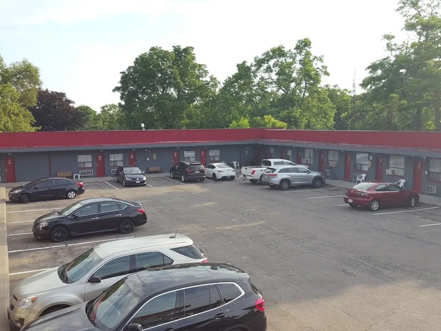 Niagara Inn & Suites