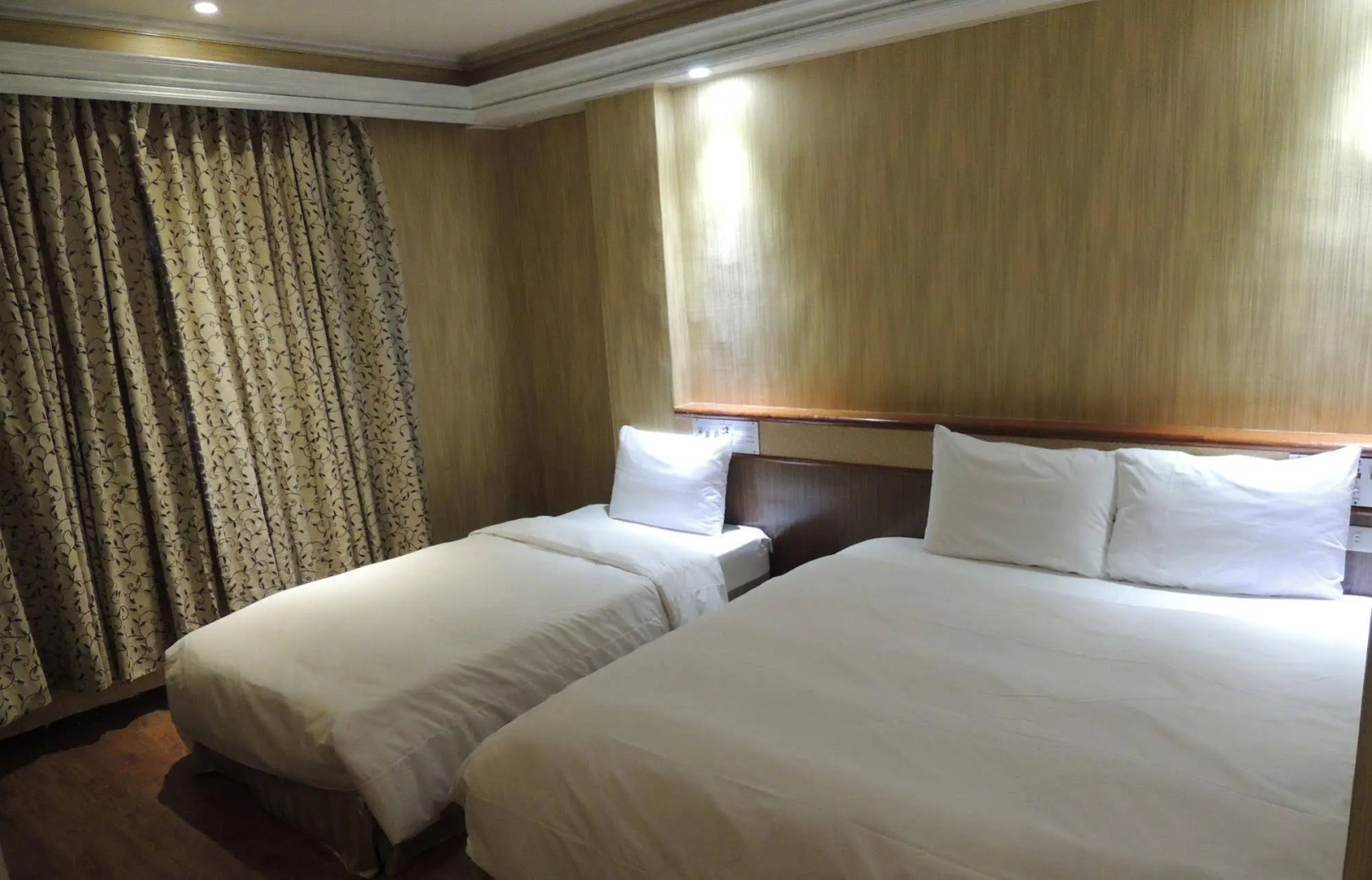 Many Flower Business Hotel