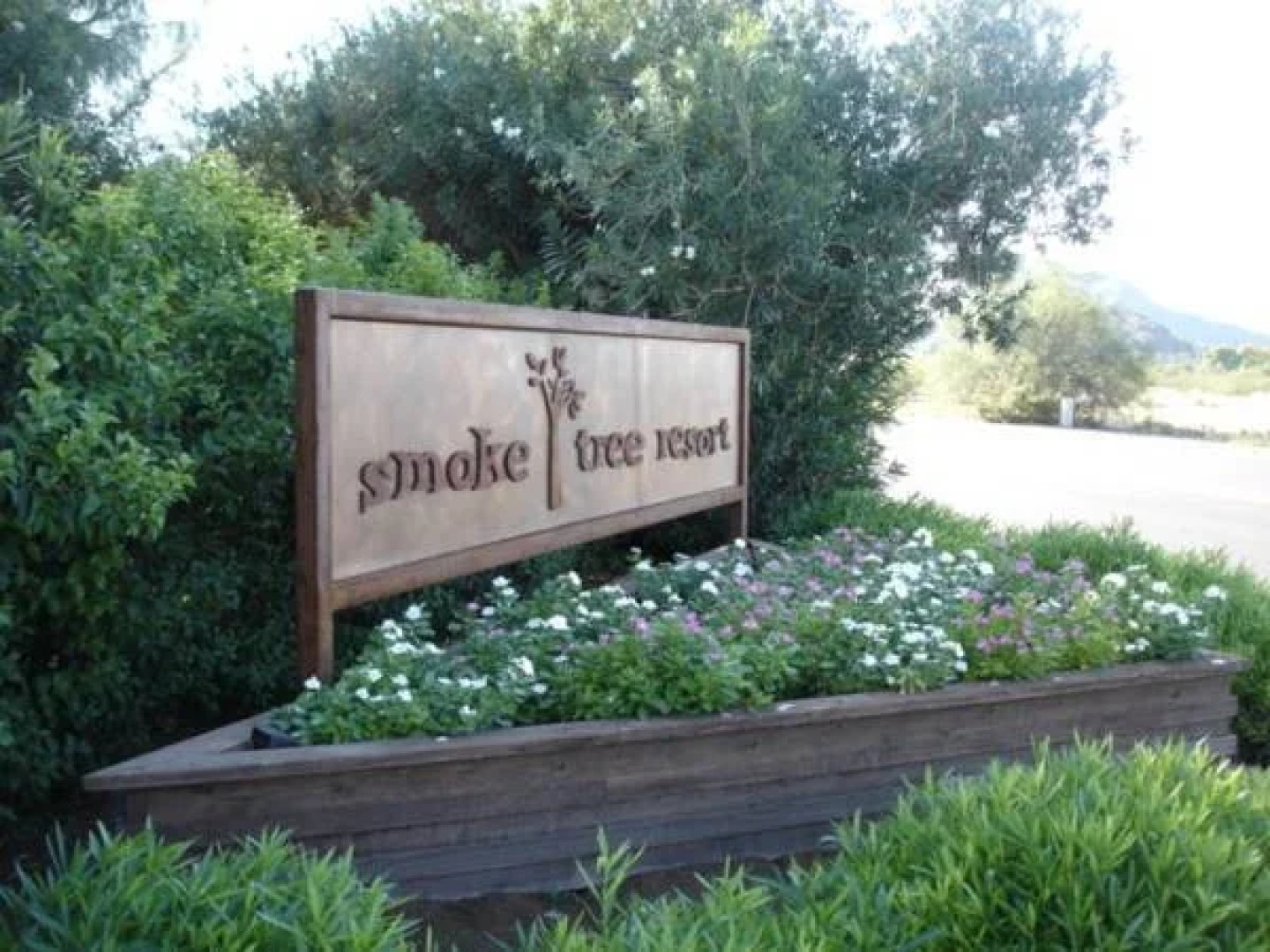 SmokeTree Resort and Bungalows