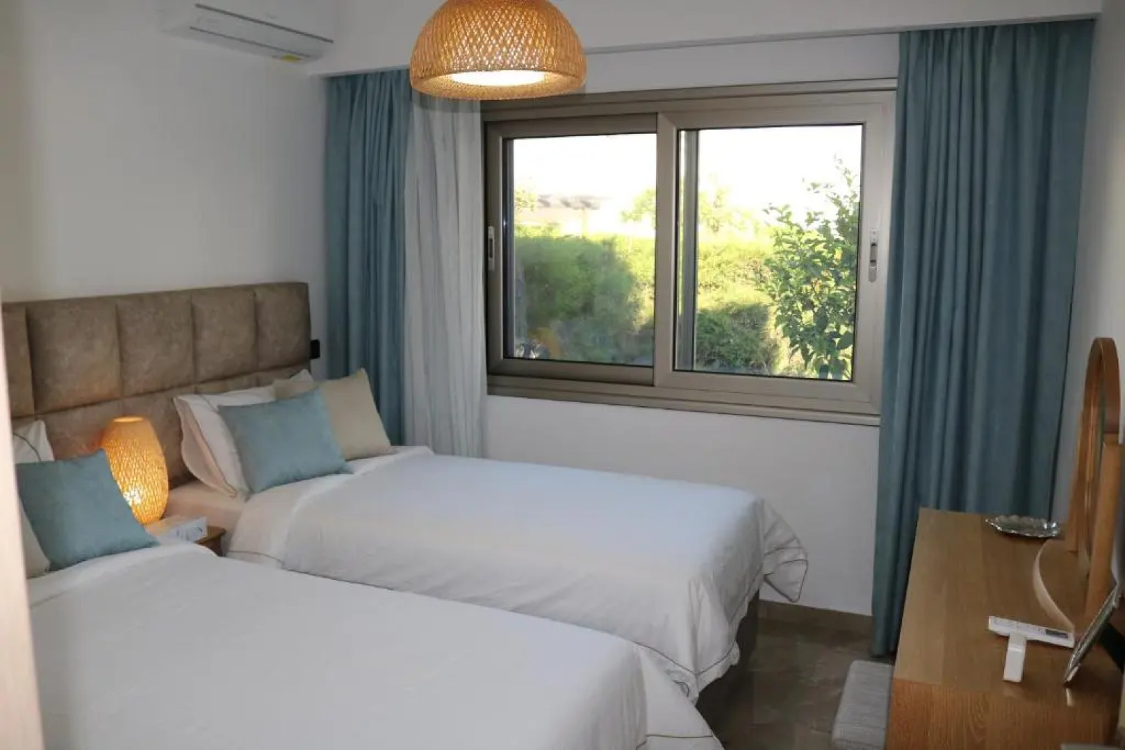 Yulya Villa By Taimoura