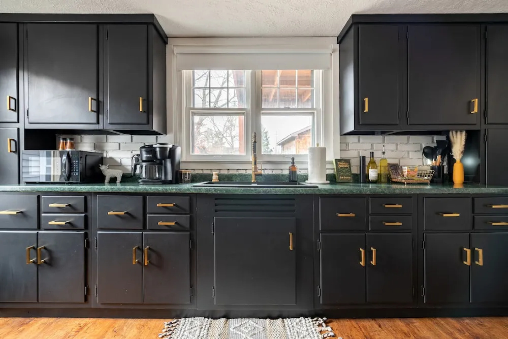 NEW Luxe Pet Friendly Free Parking Downtown