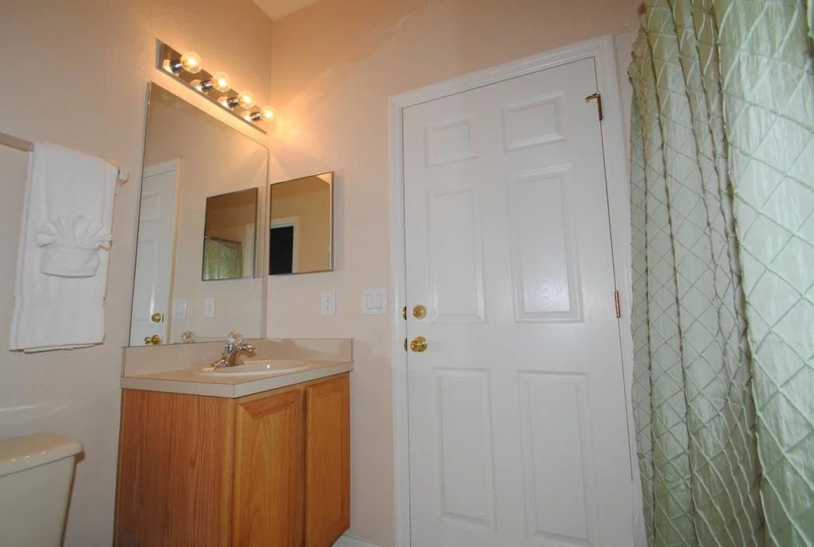 R316CAM Topsy Turvey Place 4 Br villa by RedAwning