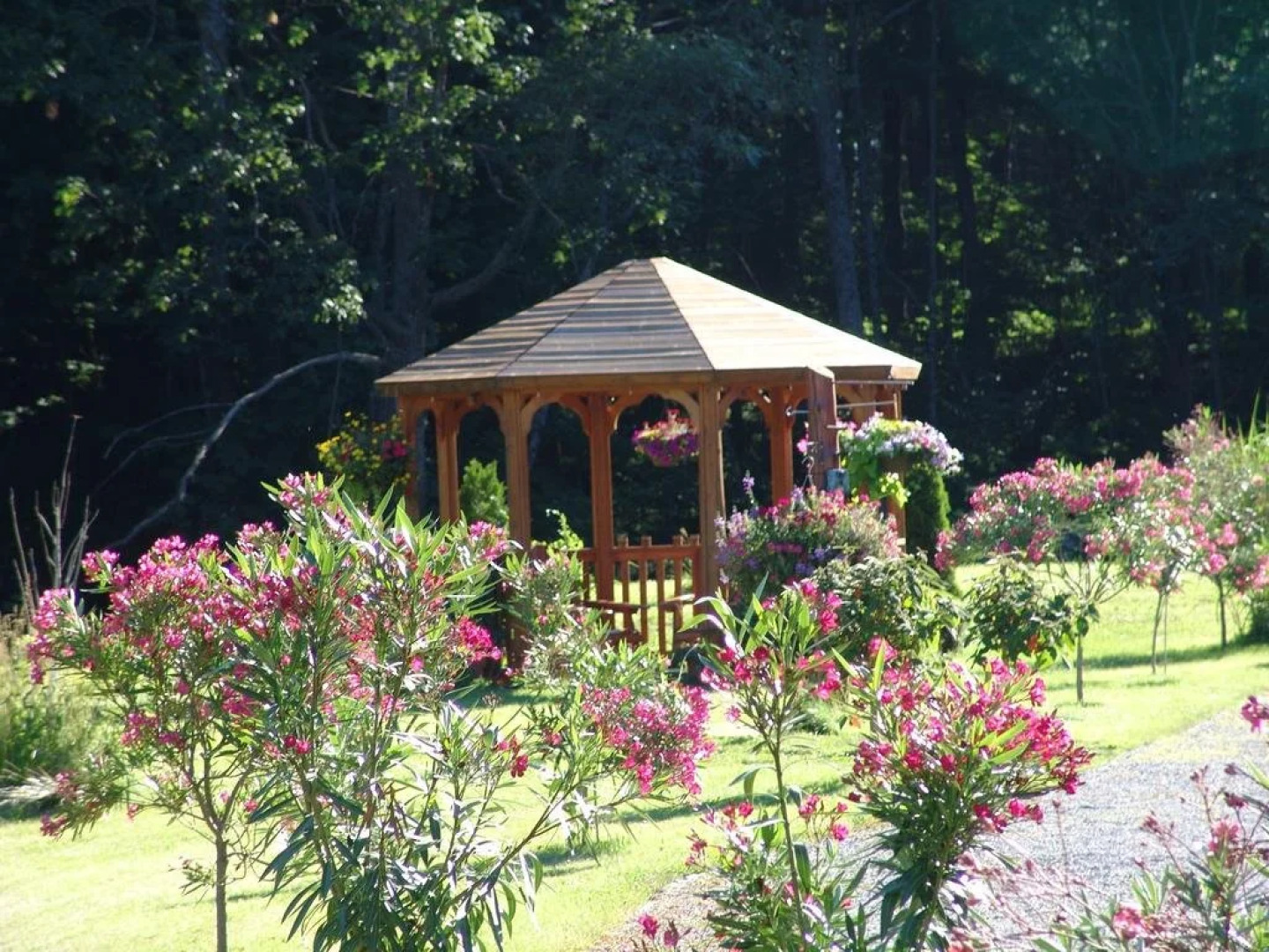 The Highlands Motel & Lodge