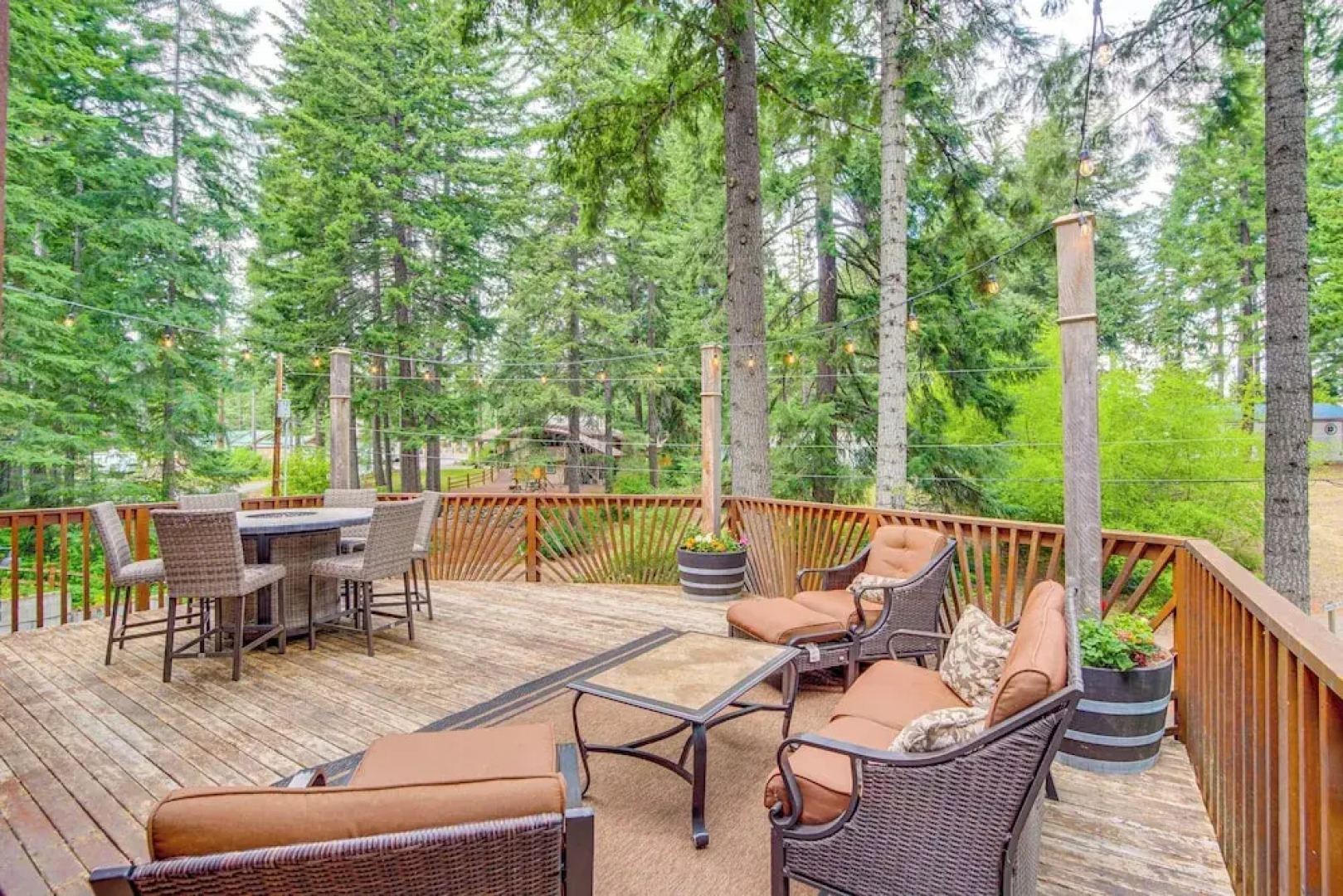 Cle Elum Cabin w/ Hot Tub, 4 Grills & Game Room!