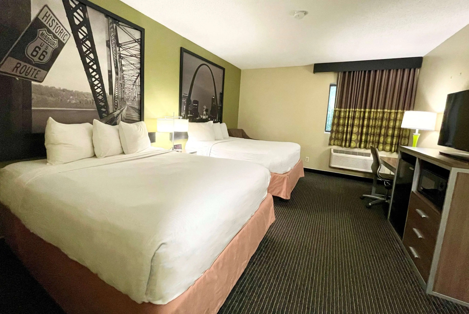 Super 8 by Wyndham St Charles