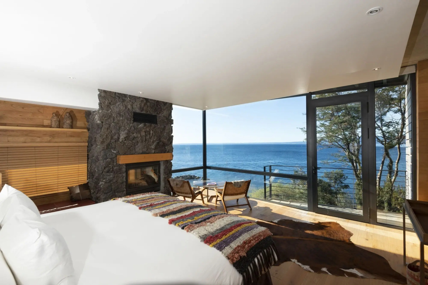 Hotel AWA Puerto Varas