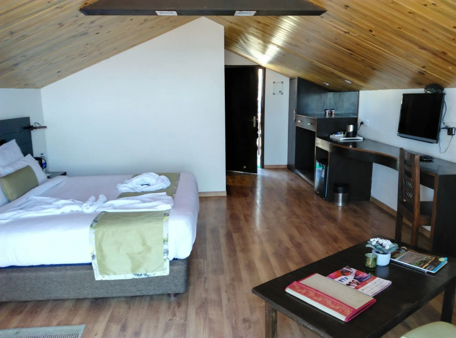 WoodSmoke resort & Spa