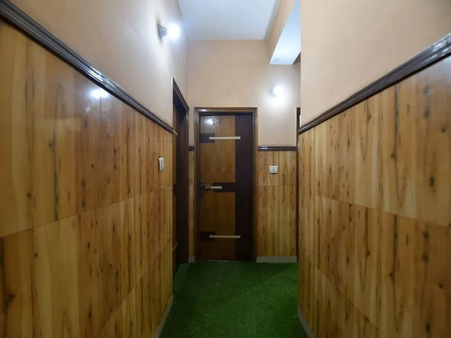 Oyo 28322 Hotel Paradise