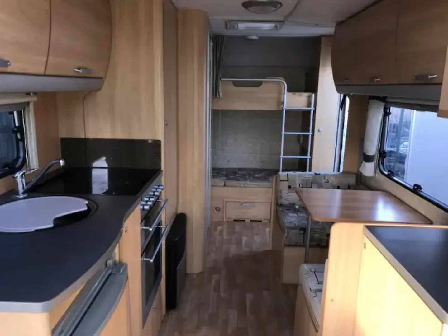 Stayzo Quiet Countryside Setting - Caravan View With Free Wi-fi in the Chiltern Hills