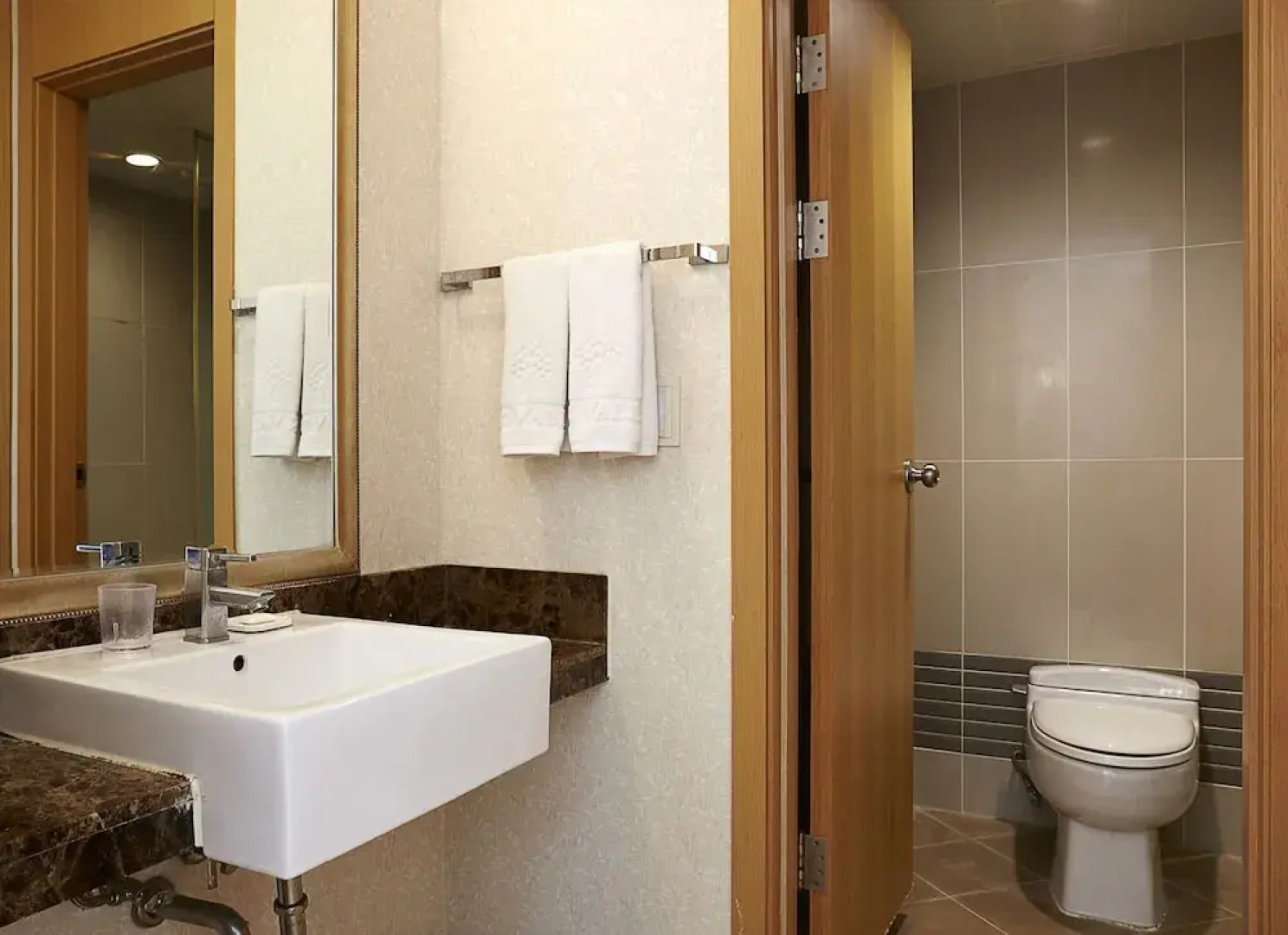 Oakvalley Resort Hills Village