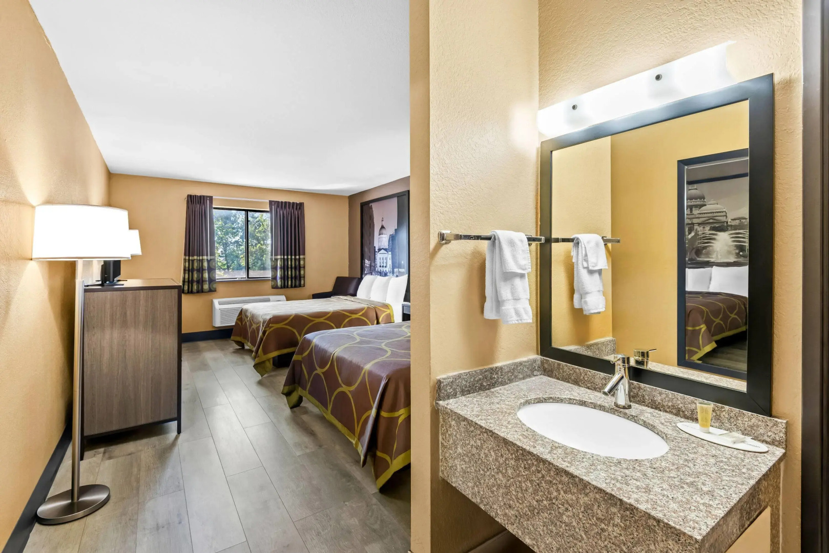 Super 8 by Wyndham Terre Haute