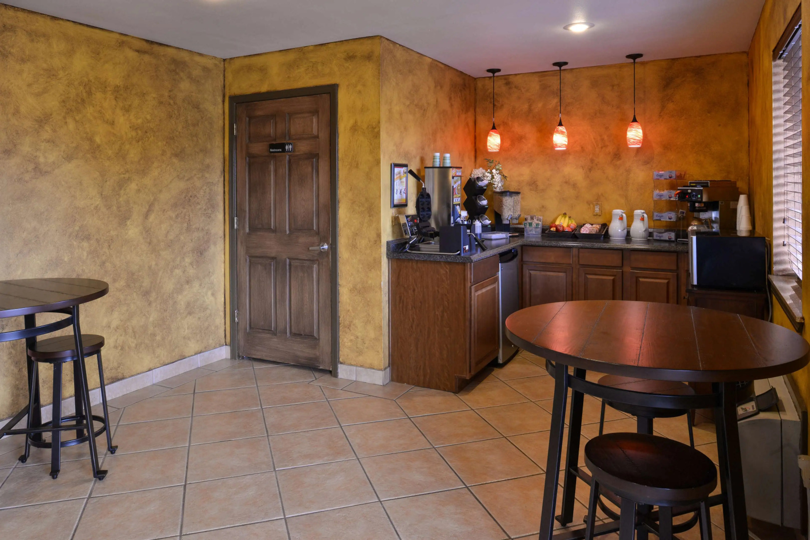 Americas Best Value Inn & Suites University Ave