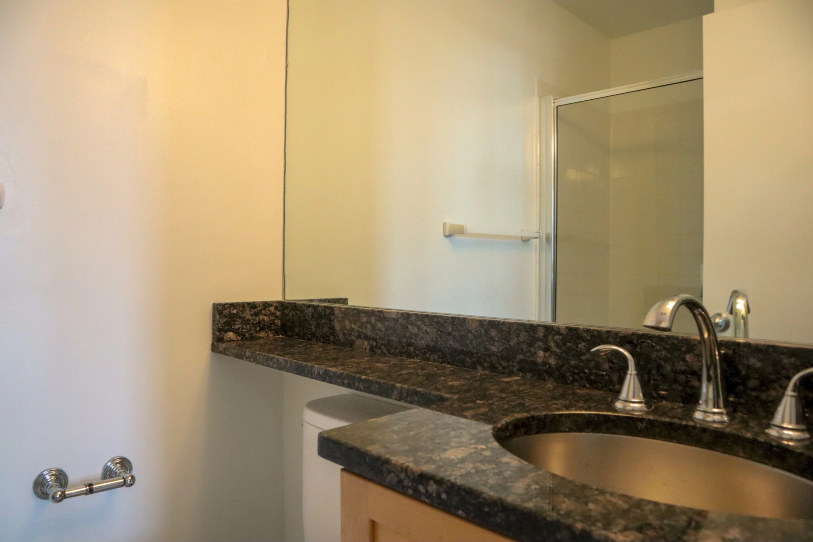 Spacious Studio With Fast Wifi!