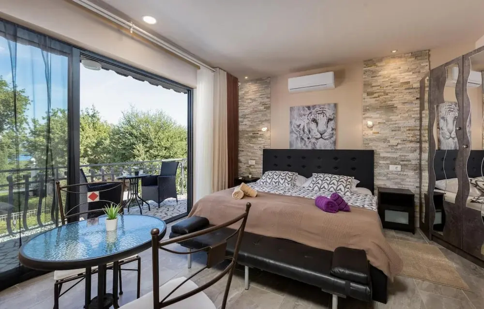 Awesome Home in Vantacici With Jacuzzi, Sauna and Wifi