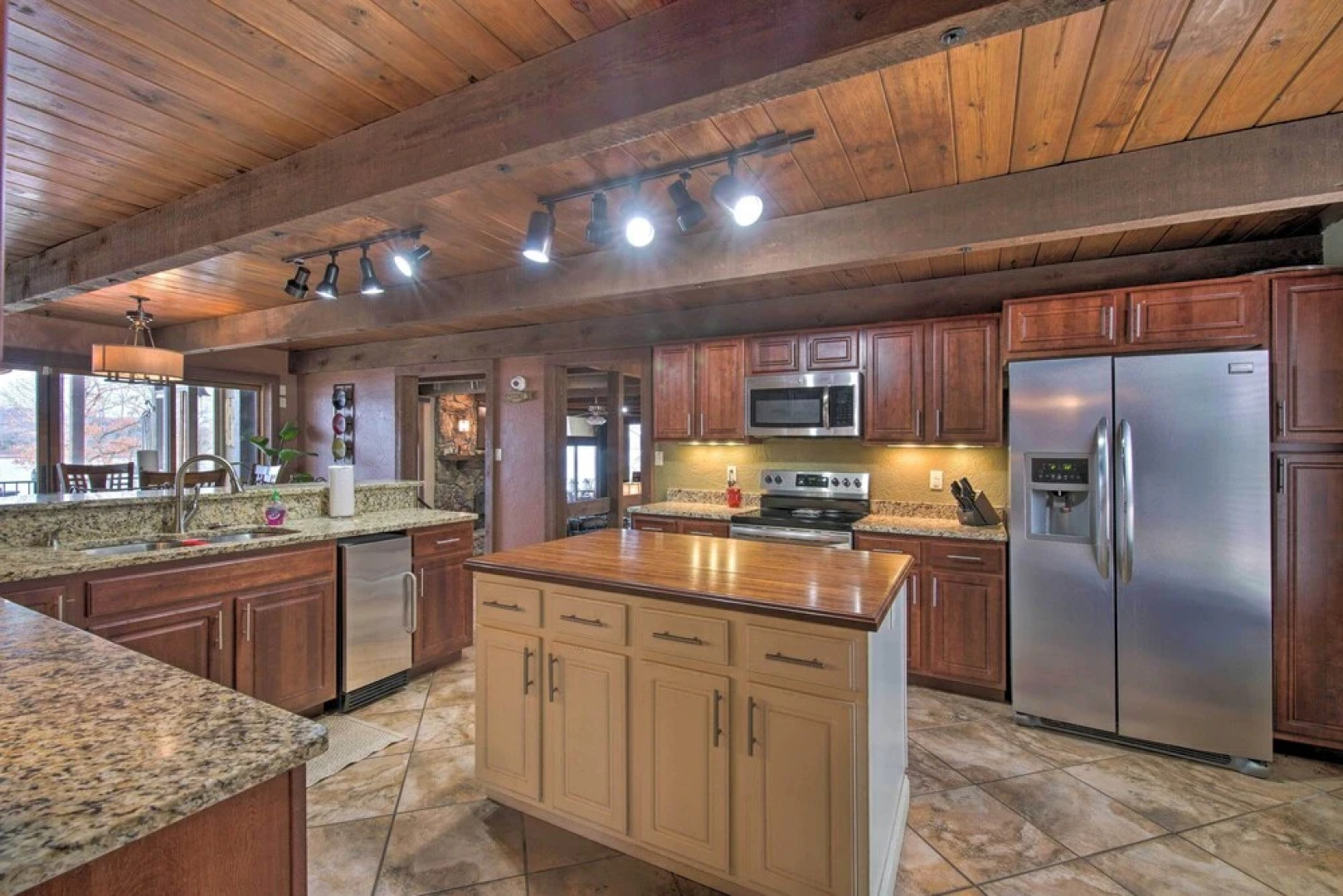 Inviting Home w/ Pool & Hot Tub on Table Rock Lake