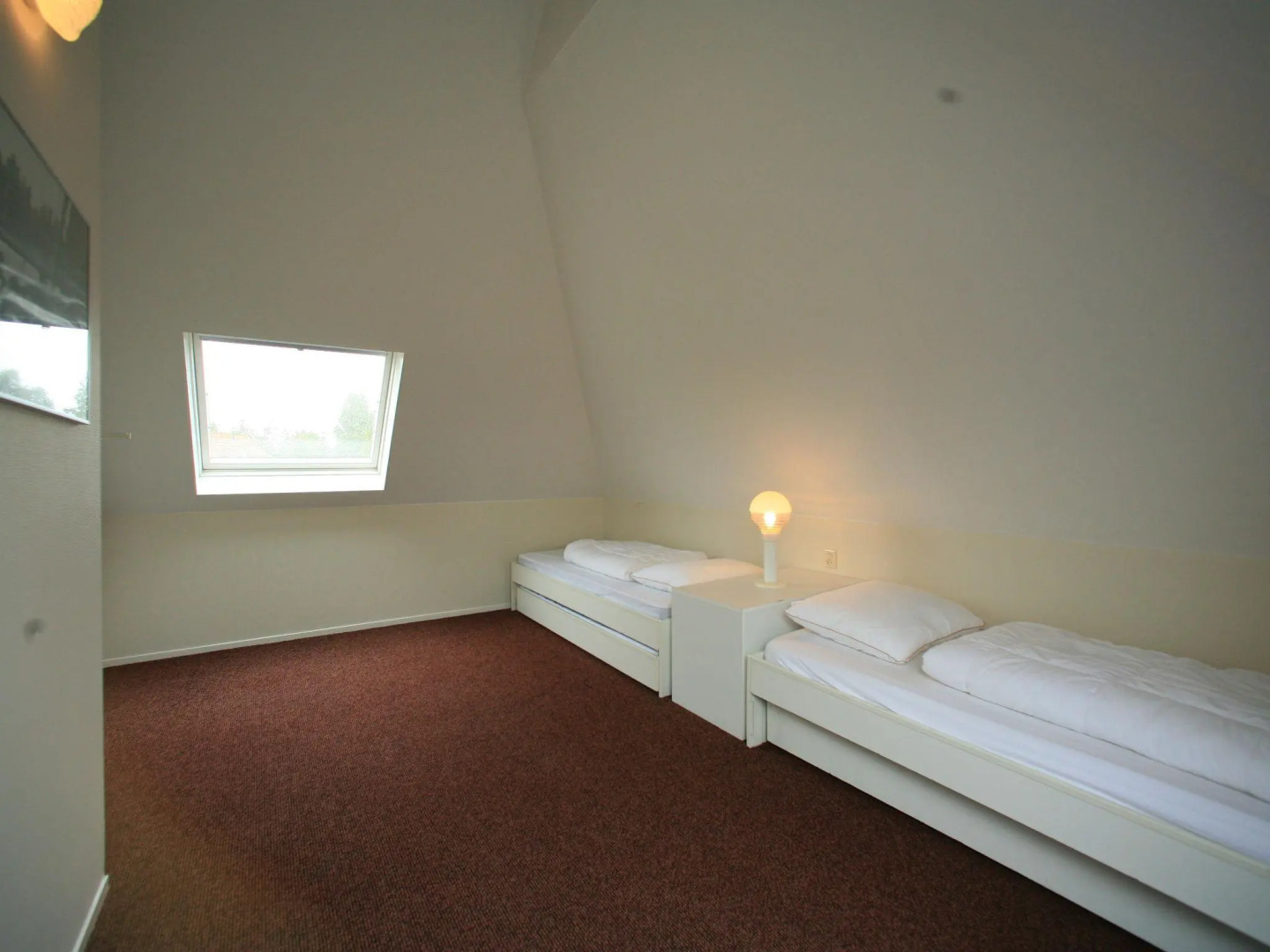 Detached bungalow with whirlpool and solarium, in nature