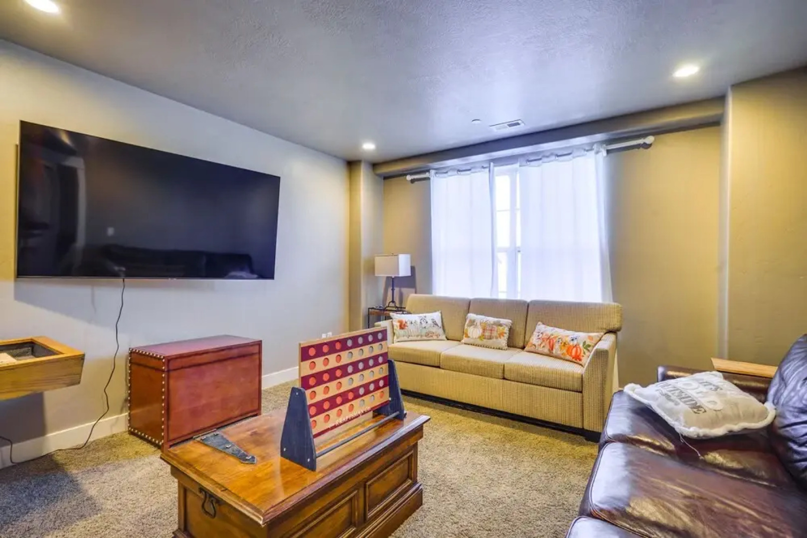 Townhome w/ Outdoor Pool Access: 6 Mi to Park City