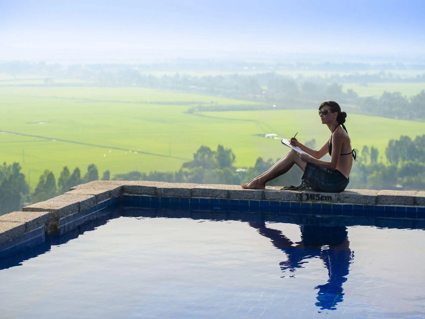 Victoria Nui Sam Lodge